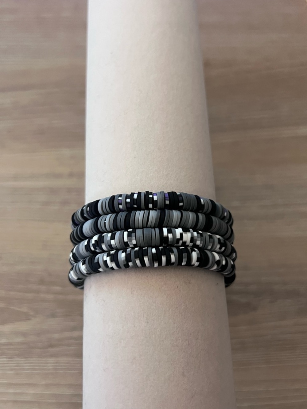 4 Piece Black Gray Heishi Bead Stretch Bracelet Set Neutral Stackable Elastic - Picture 2 of 2